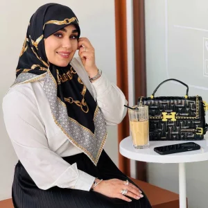 روسری مشکی طلایی
