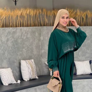 عبای نگین‌دارِ رنگی
